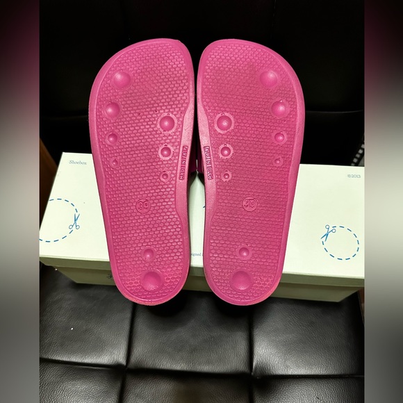 Brand New! Off-White Fuchsia Black Pool Slider Size 9 - Picture 4 of 7